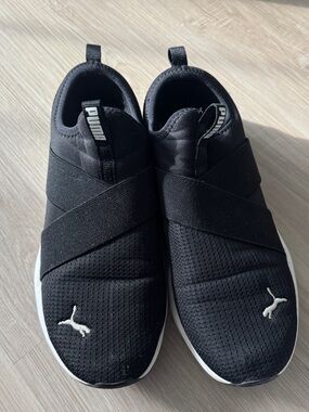 Puma Women’s Black Slip-On Cross-Strap Sneakers with White Logo Size 9